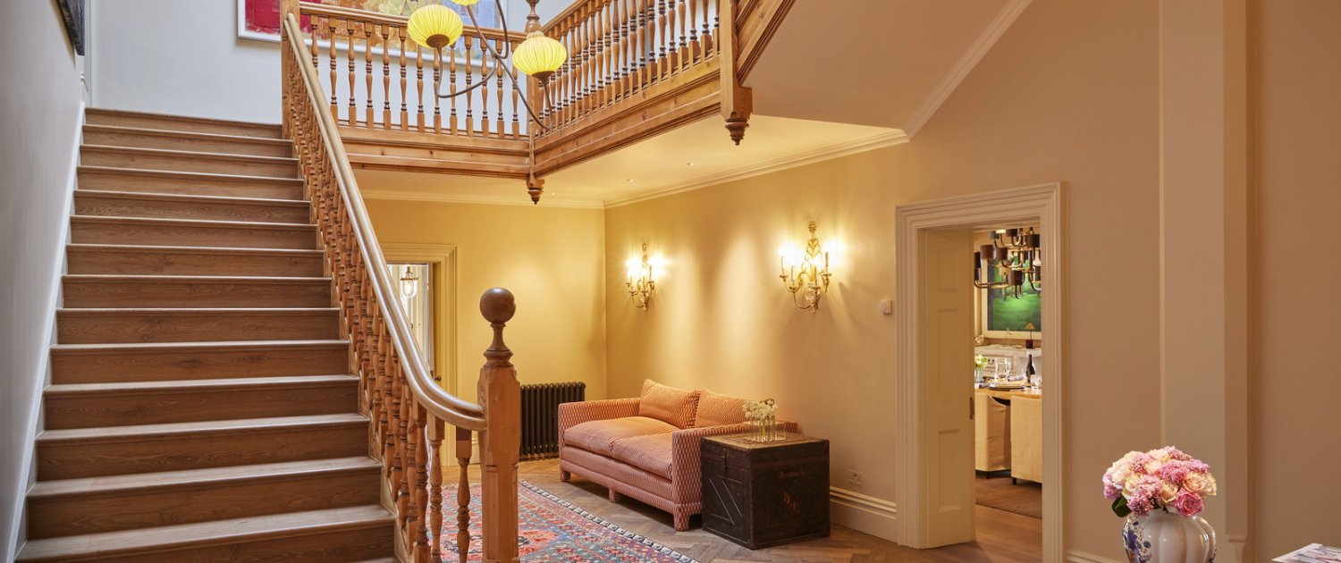 Hampshire Place - hall 1600